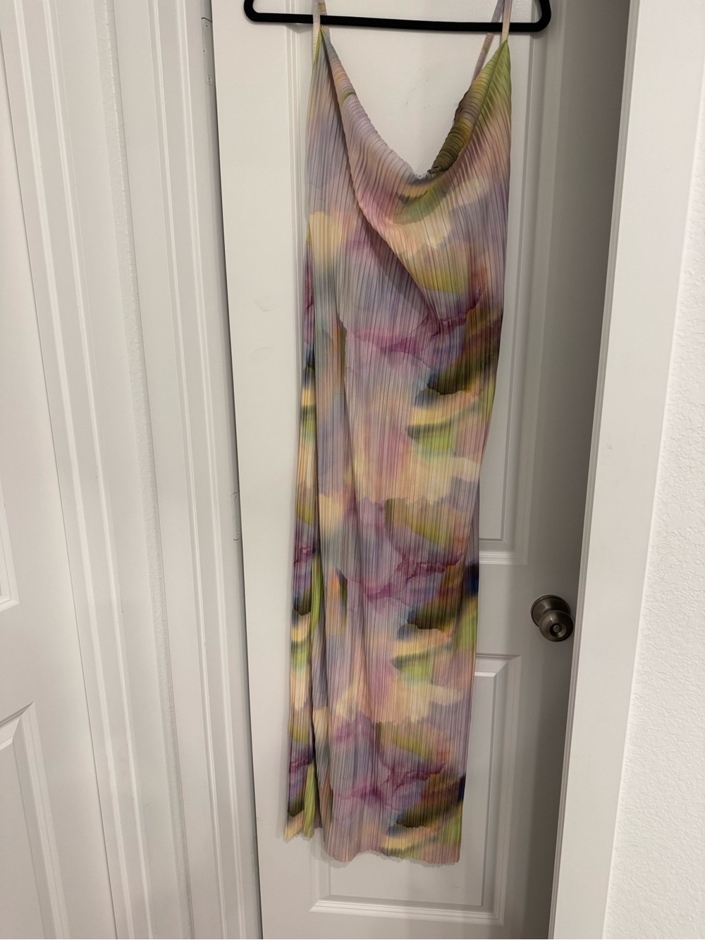 PrettyLittleThing Pastel Watercolor Pleated Maxi Dress